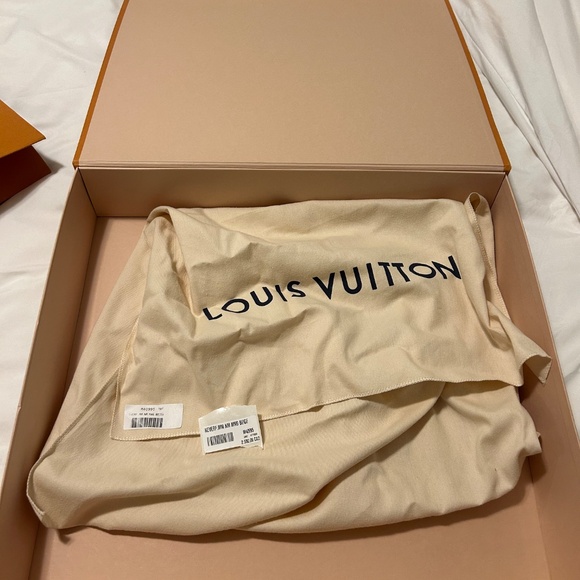 LV Neverfull MM - Picture 7 of 11